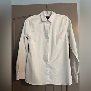 Banana Republic white cotton button down blouse. Size 6.